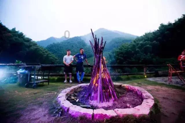 全网最恩爱夫妻官宣离婚,冲上热搜第一,网友炸了:不能接受!